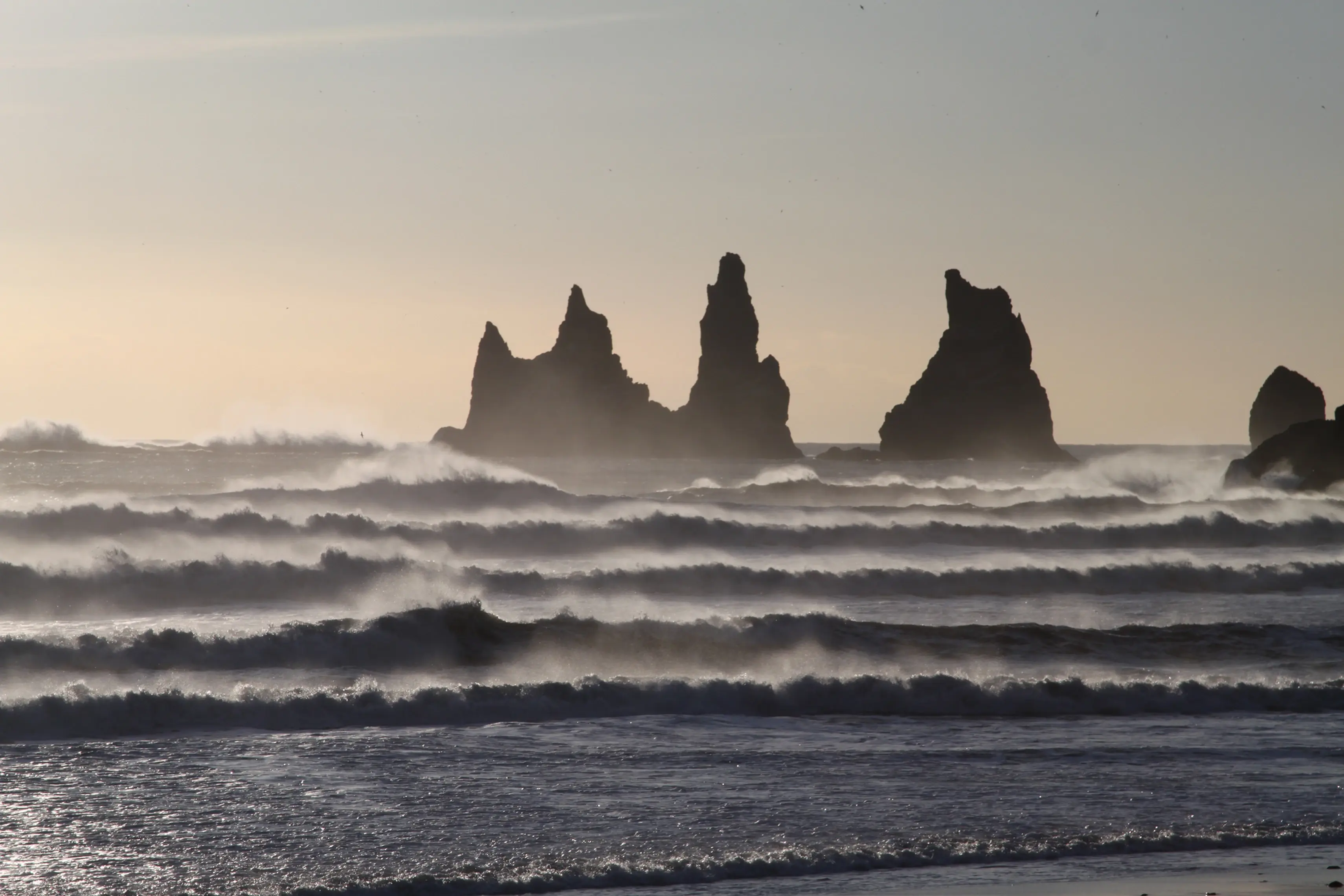 Explora Nuestros Tours Privados - Cada viaje es una aventura única creada por expertos locales que conocen los tesoros escondidos de Islandia